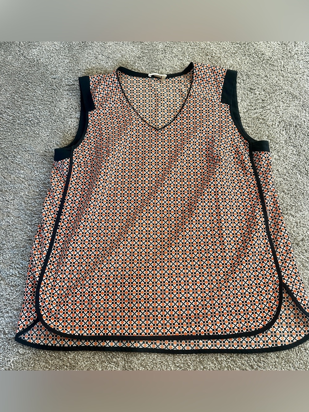 Dalia Sleeveless V-Neck Geometric Blouse in Orange and Navy